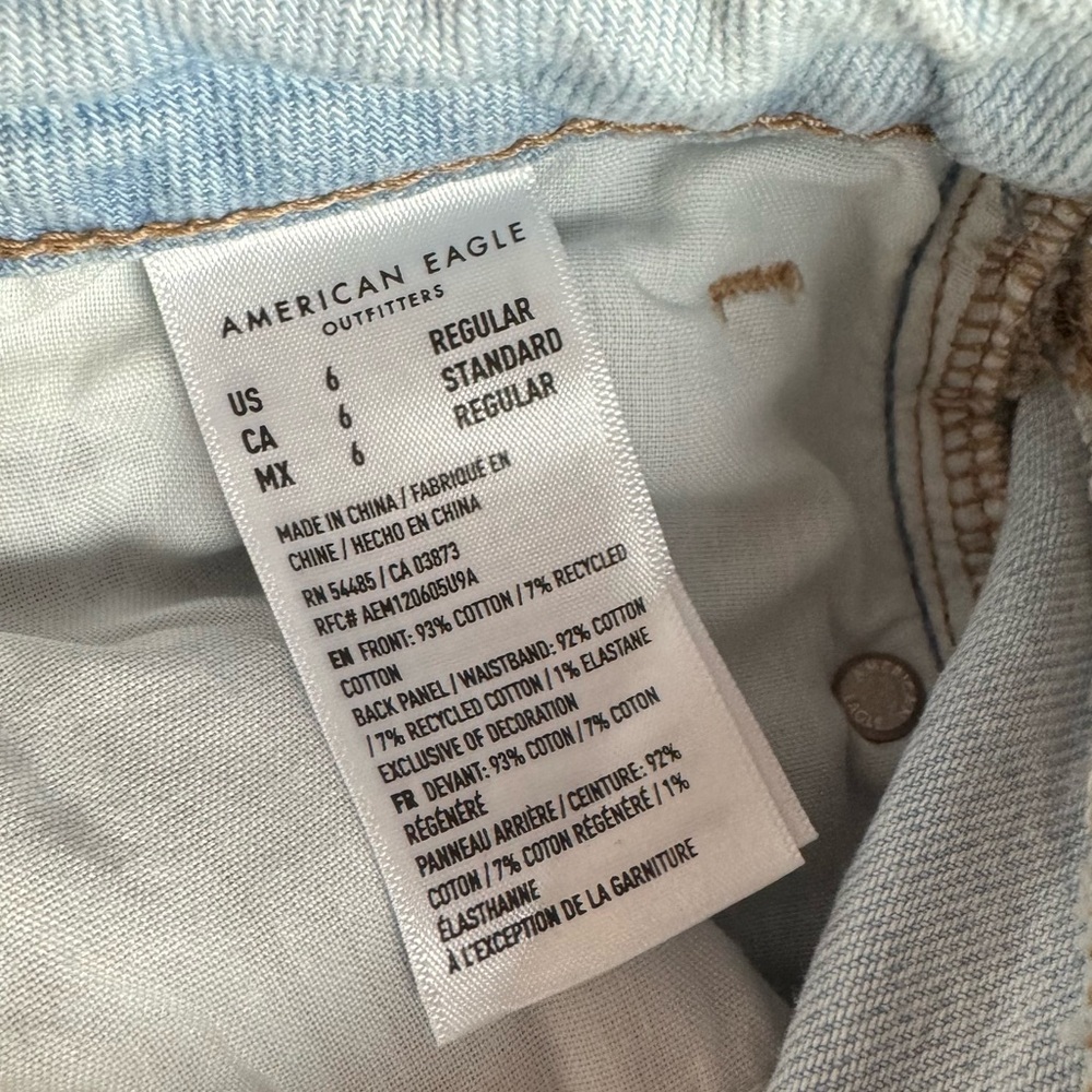 American Eagle Jeans‎ Mom Denim Light Wash Blue Solid Holes Ripped Distressed - Picture 10 of 10